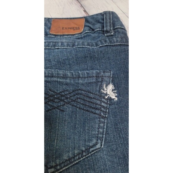 Express Dark Wash Cuffed Denim Shorts size 8 Casual Stretchy - Picture 5 of 7